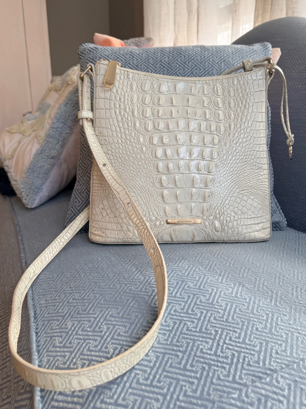 Brahmin Katie Crossbody White Croc Embossed Leather EXCELLENT Condition - Picture 3 of 16